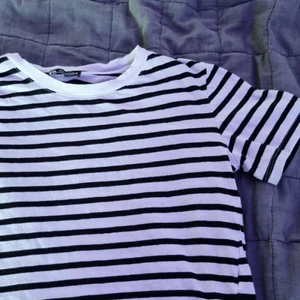 Randig tröja från zara strl s - Säljer en randig tröja från zara i storlek small, den har inga hål eller andra defekter! 