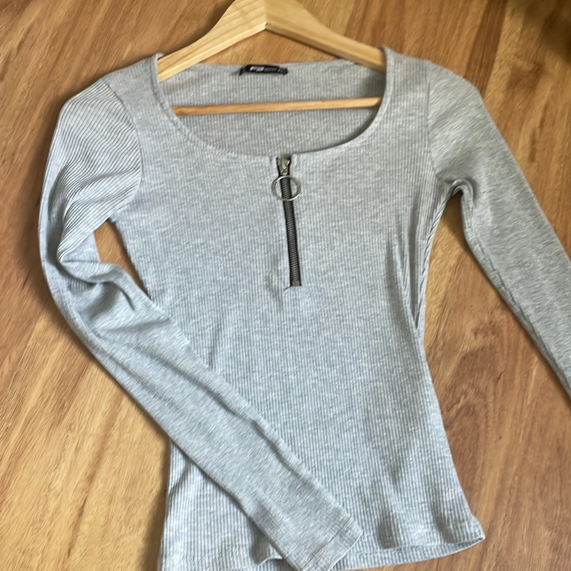 En långärmad tröja