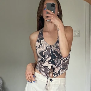 Halterneck topp - Jättefin halter topp ifrån nelly som endast använts en gång! Storlek S🤎🤎