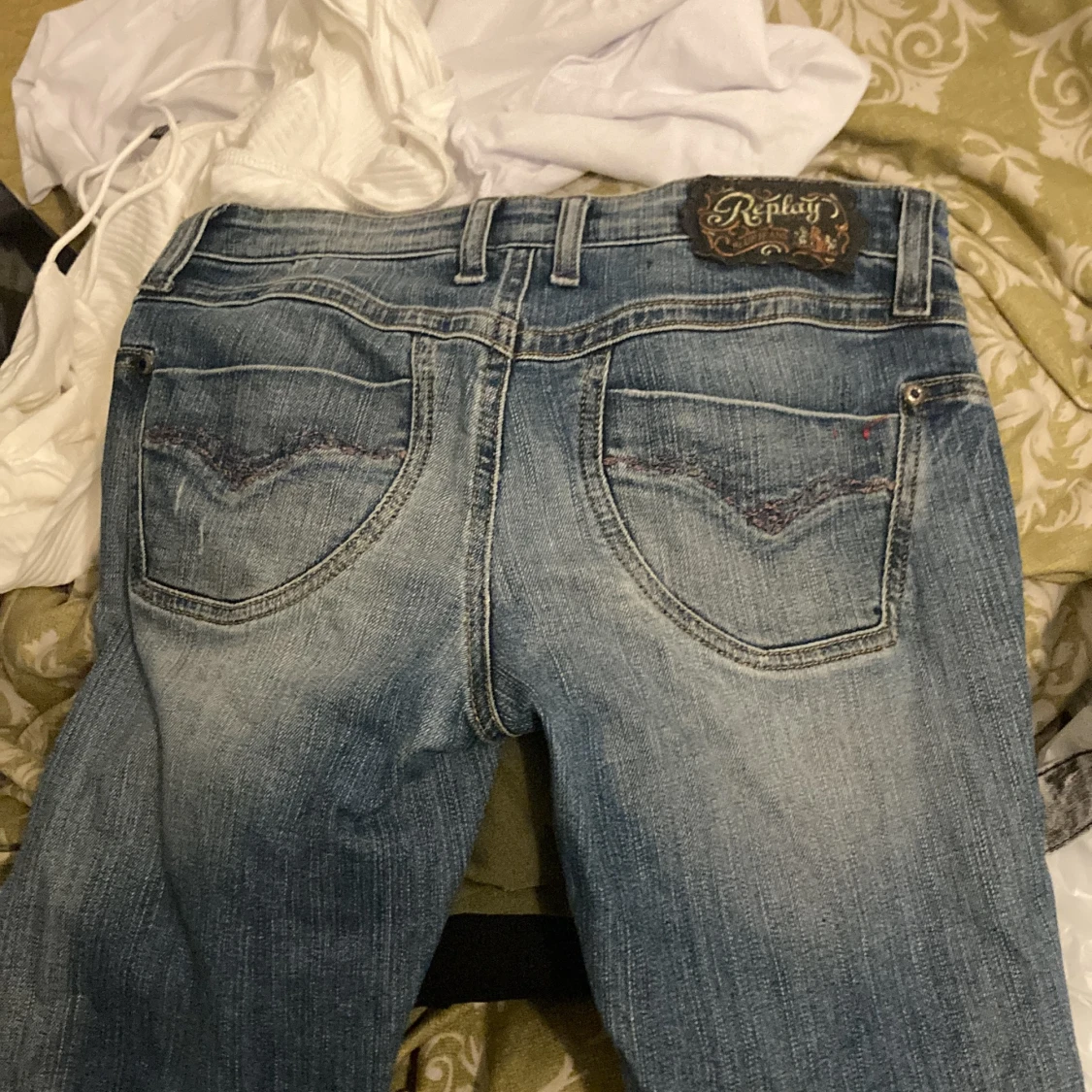 Trendiga lågmidjade byxor  - 90