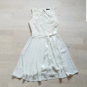 Vit klänning - Snygg vit klänning, passar ca xs! 💖20 kr💖 frakt 57 kr! 3 för 2 på min sida