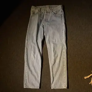 Snygga jeans som kommit till användning fåtal gånger och säljes på grund av att dem inte används längre och är för små. Ordinarie pris: 600kr