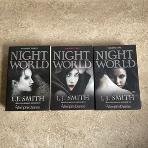 Night World (serien) - Säljer dessa böcker som är en del av the vampire diaries världen och är skriven av samma författare. Böckerna säljs för 150kr tillsammans eller 50kr styck. 