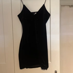 Klänning - Superfin glittrig klänning. Storlek S.