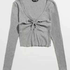 Shein top - Kommer lägga ut massa annonser på plagg från Shein som jag inte har använt som jag snabbt vill bli av med allt är i stl xs-s köper du flera får du paketpris