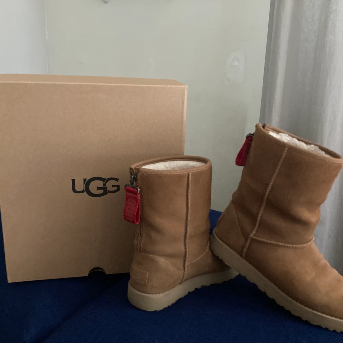Uggs Logo Zip