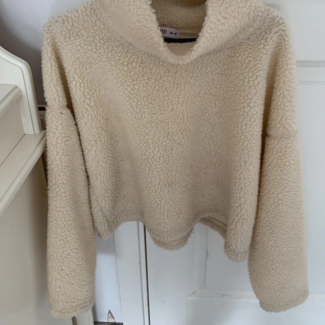 Fluffig långärmad tröja med lång krage - 91