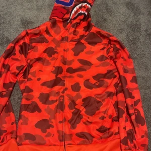 Bape hoodie  - Säljer min jätte fina bape hoodie aldrig använd bara testad ❤️
