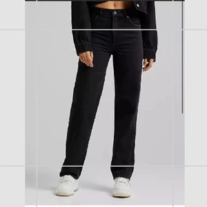 Bershka high waisted dad jean in black - Använda nån gång 