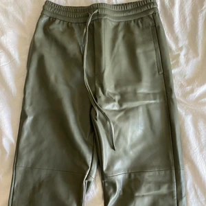 Gröna byxor - Gröna byxor från ginatricot! 