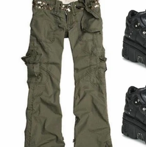 Gröna cargo pants - Gröna cargos jätte fina, är i bra skick vad jag vet. säljer då de intd används, tveka inte att ställa frågor💕