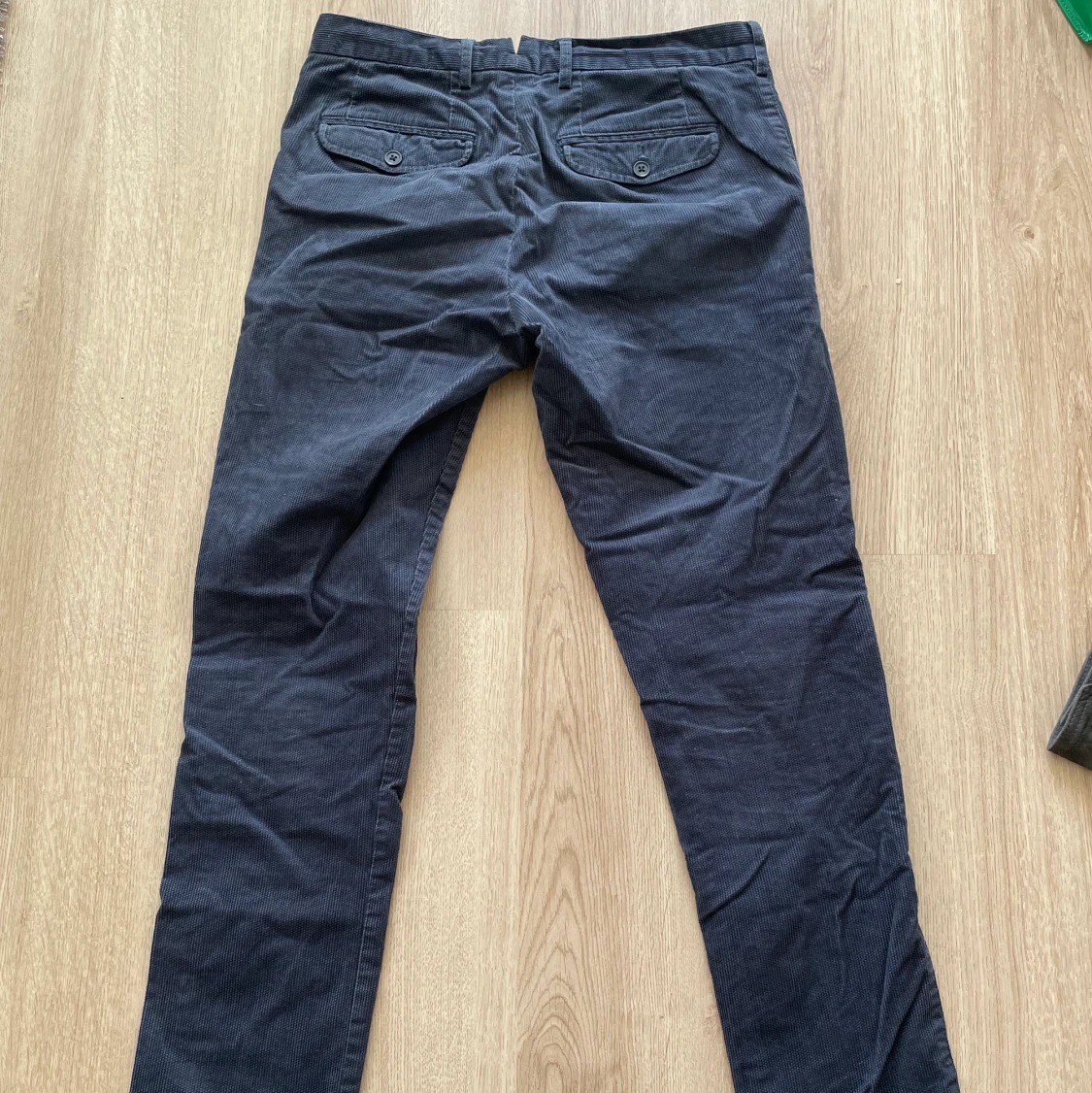 Mörkblå manchesterbyxor i Stl 29 - 90