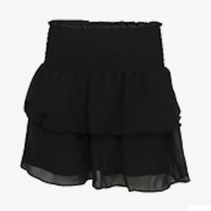 chelsea kjol - säljer min superfina kjol från chelsea då den aldrig kommer till användning💖 den är ganska nyligen köpt och bara använd ett fåtal gånger 