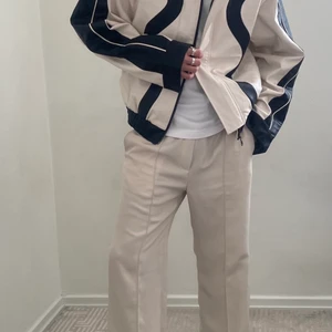 Korean Fashion wave pattern Jacket - Size: L Cond: 10/10  Bin: 899kr