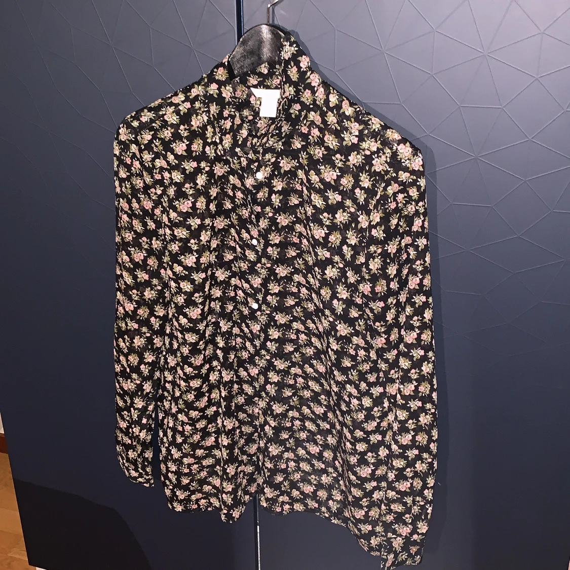 Blommig blus från h&m