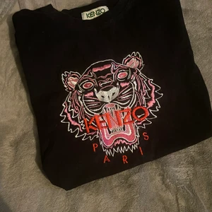 KENZO T-shirt storlek M - Säljer en Äkta KENZO T-shirt storlek M 💕