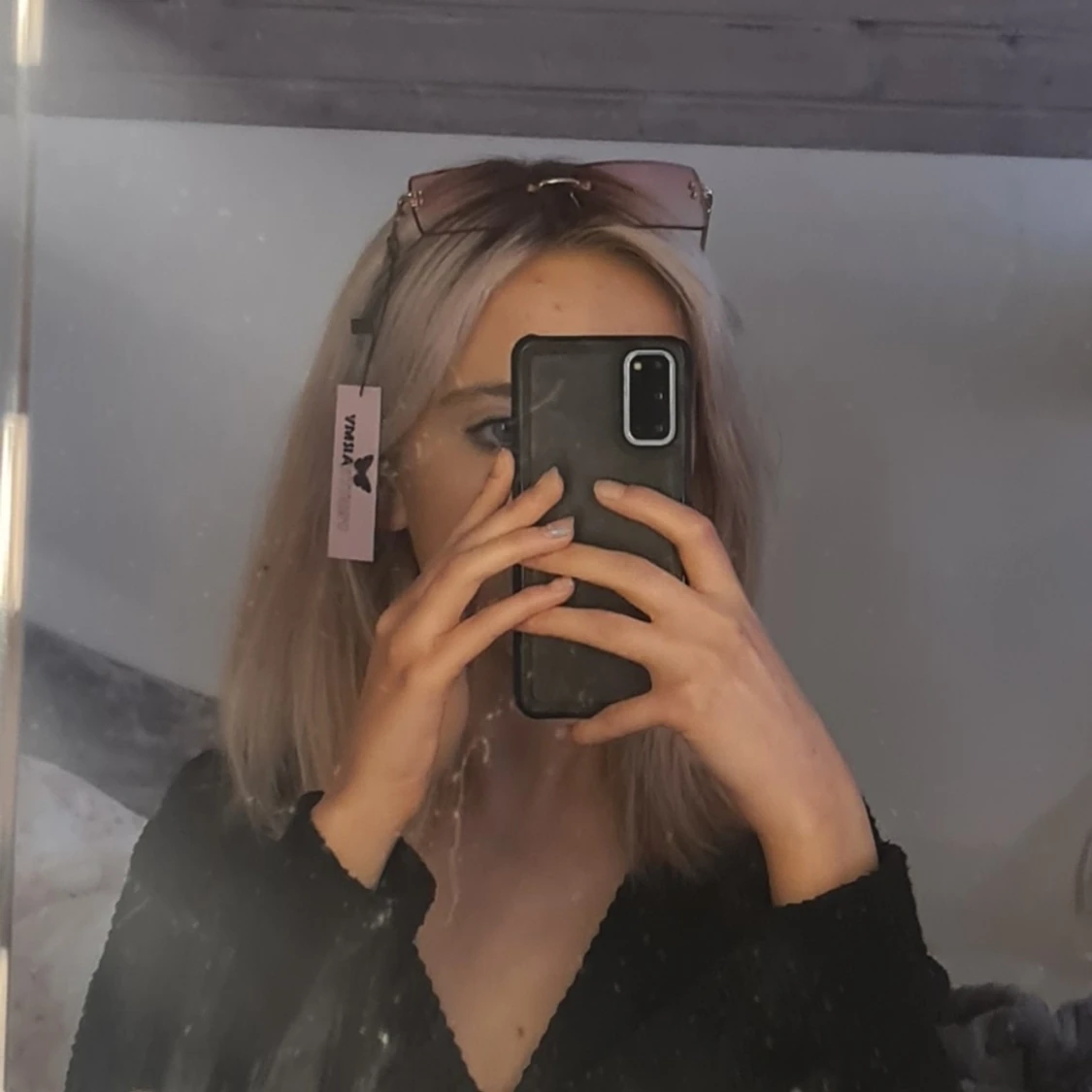 Solglasögonen från prettyArmy i rosa.