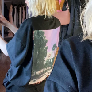 T-shirt - En oversized och skön t-shirt som aldrig kommer till användning och är därför bara använd en gång!💕      frakt tillkommer!