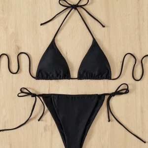 Bikini  - Bikini i storlek L. Säljer för 100kr 🖤