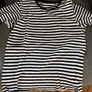 Randig (Stockholmsstil) tröja kortärmad - Bra skick, storlek Xl, randig,overzised