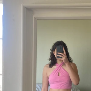 NA-KD linne  - Jätte söt nakd linne som as jättesnygg när man är lite brunare och perfekt till sommaren💞 skriv privat för mer bilder💗💗