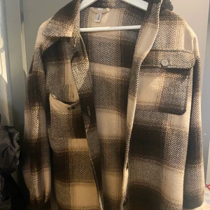 Kappa - Säljer min kappa som inte kommer till användning. 💗 det står tyvär inte någon storlek men skulle säga s/m