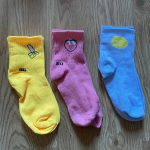 Sockar - Säljer dessa gulliga sockarna då jag inte får någon användning för de, de passar mig precis som har 37/38 så de skulle passa någon som har 35/36-37/38