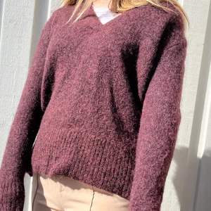 vinröd stickad  - vinröd stickad tröja 