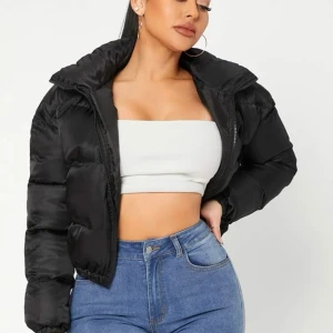 Oanvänd jacka storlek M - Oanvänd jacka storlek M otroligt skön men passade inte i den 