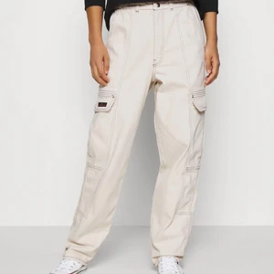 Cargobyxor  - Cargobyxor med as coola fickor. Nypris 700 använt lite. Tyvärr för små för mig :(