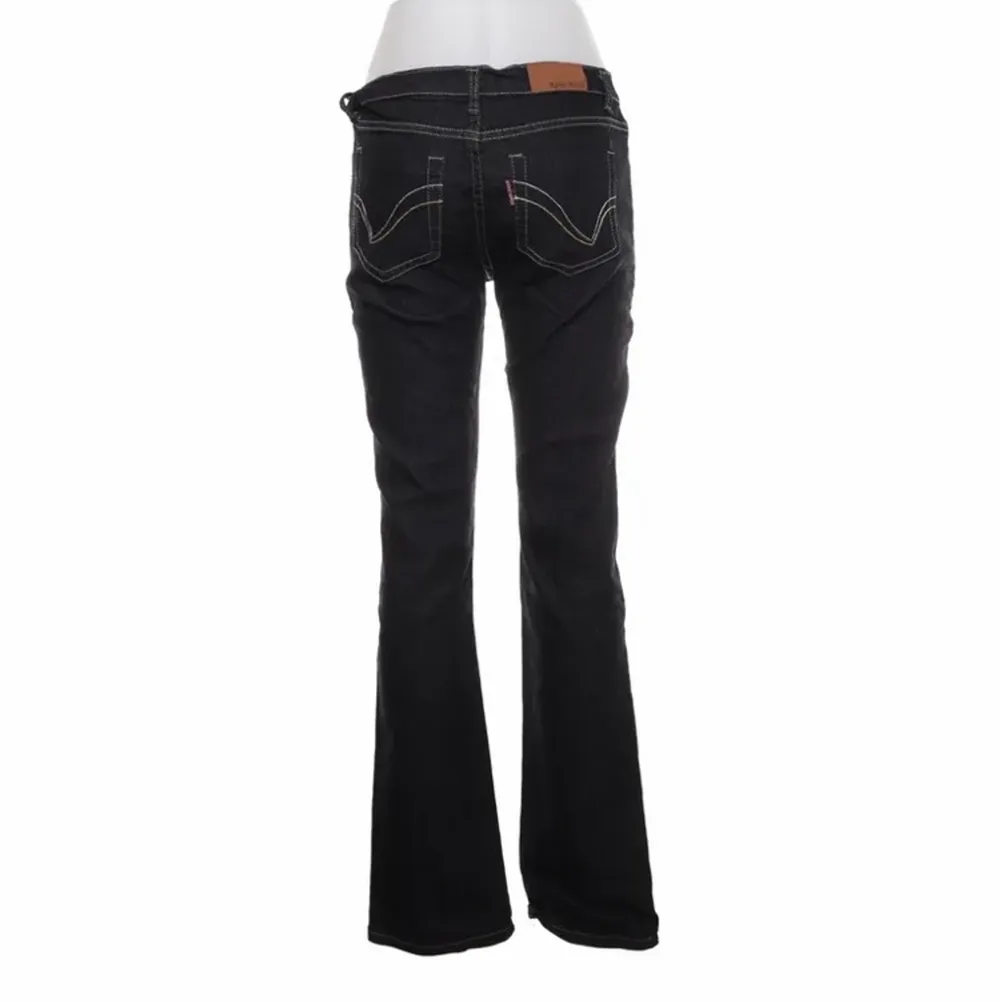 Reve jeans i normal midja i storlek 31. Jeans & Byxor.