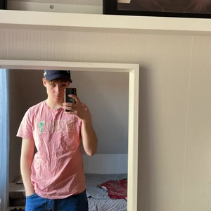 Jack & Jones t shirt rosa M  - Rosa tröja i storleken medium 