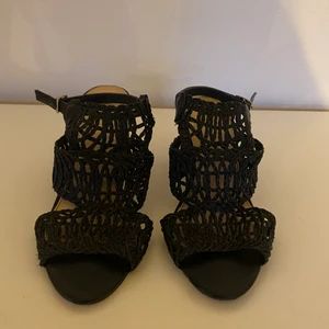 Sandaletter  - Sandaletter stl 37, använda vid ett tillfälle på ett bröllop. 