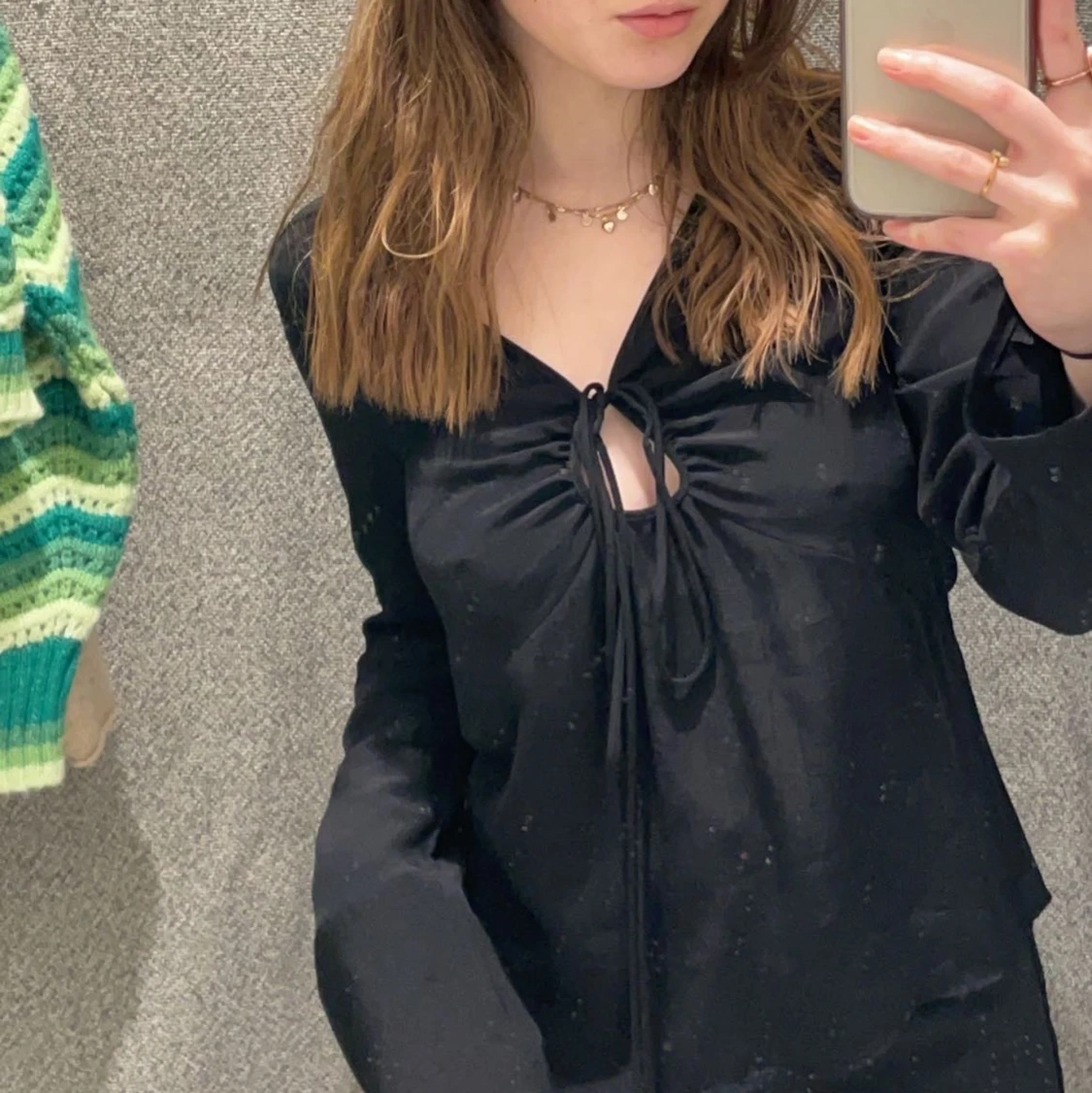 Svart tröja vida armar