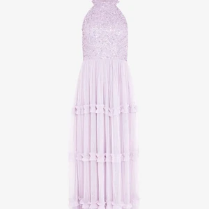 BALKLÄNNING - Säljer denna otroligt fina balklänningen, använde en gång på min egna bal. Den är som ny. Köpt på zalando!