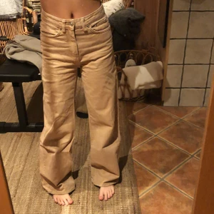 Lager 157 st xs - Jeansen är i bra skick. Jag använder inte dessa byxor längre o då är de bättre om någon annan kav få användning av dem