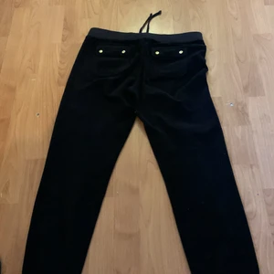 Juicy byxor dock gammal modell men fina - Jätte fina juicy byxor dock gammal modell men jätte fint skick!❤️ pris kan ändras med snabb affär 