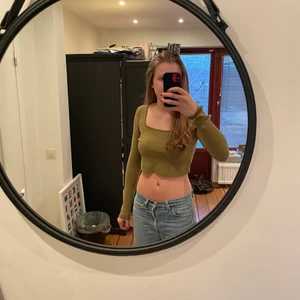 Zara topp - Säljer min super fina topp från zara köpt i höstas i Köpenhamn. Är i storlek large men sitter mer som en S 💗 perfekt till sommaren