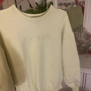 Tröja  - Tröja från Gina tricot i storleken S, 70kr + frakten man själv får stå för💓