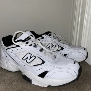 New Balance 530 - INTRESSEKOLL!! I princip nya new balance 530! Använt 2 gånger, skitsnygga men anledning till att jag säljer är att jag själv tycker jag blir lite för lång! Skriv vid intresse PRIS KAN DISKUTERAS