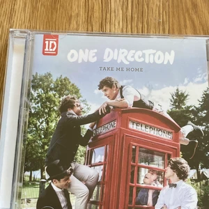 One direction cd skiva<3 - hejj<3 då jag inte kommer till användning av denna fina cd skiva av älskade One direction så säljer jag den<3 priset kan diskuteras och köparen står för frakten❤️