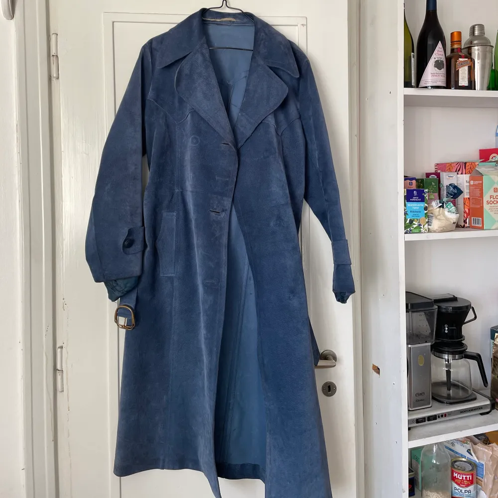 Vintage mockakappa! Väldigt unik. Jag har sprättat bort knapparna, saknade dem inte men de kan såklart ersättas med nya. Föredrar avhämtning men kan skickas mot porto. Takit.