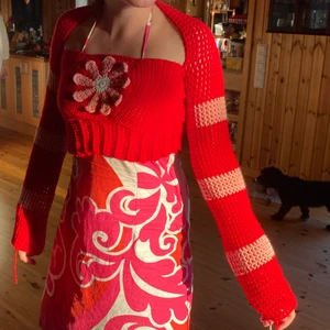 Virkad tröja - Såååå fin virkad tröja med blomma. Har gjort den själv!🌺🌸🌷