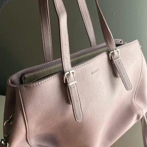 Väska!! - Plats med dator och mycket!  Köpte för 500kr !