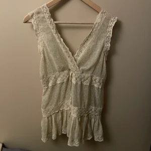 topp - drömmig cottage core topp storlek xs