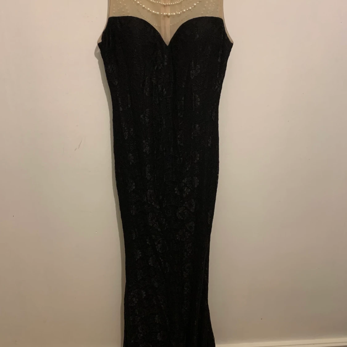 Jätte fin balklänning i spetsdetalj - 91