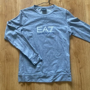 EA7, armani tröja - Tröja från Emporia Armani, EA7! Aldrig använd, tvättad en gång. Strl S! Köparen står för frakten 