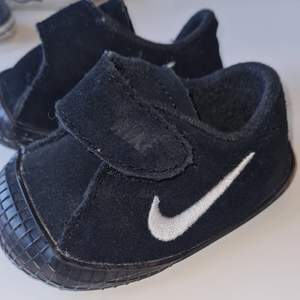 Baby skor i storlek 17. Köpta från Zalando.se 