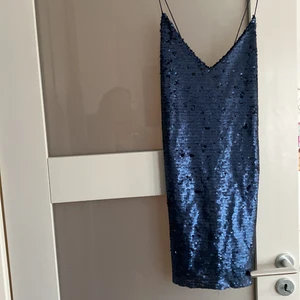 Glittrig fest klänning - En så fin mini klänning 💞Köparen står för frakt (spårbar 51kr ) ❤️