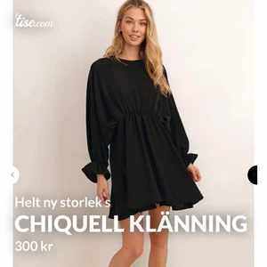 Helt ny chiquelle klänning storlek 36/ - Såå fin men använder aldrig tyvärr därför säljer jag den 💓ny pris 599kr jag säljer den för 200